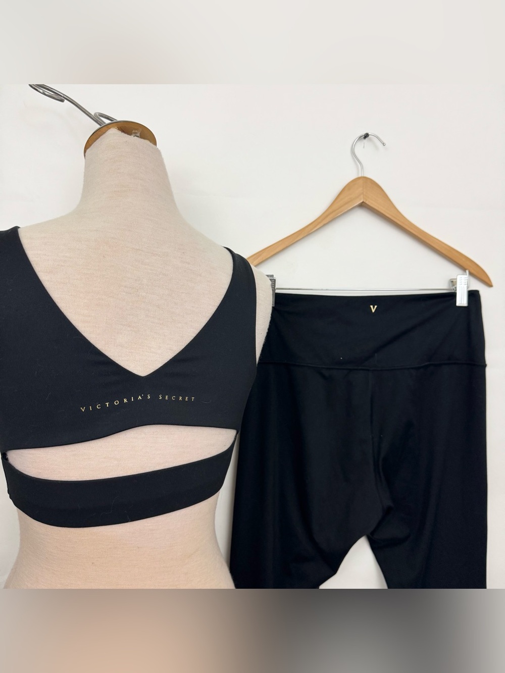 Victoria's Secret Black & Gold Seamless Sports Bra & Legging Set Large 14